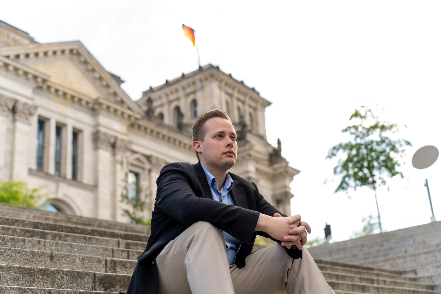 Maximilian Göhler vor dem Reichstag in Berlin